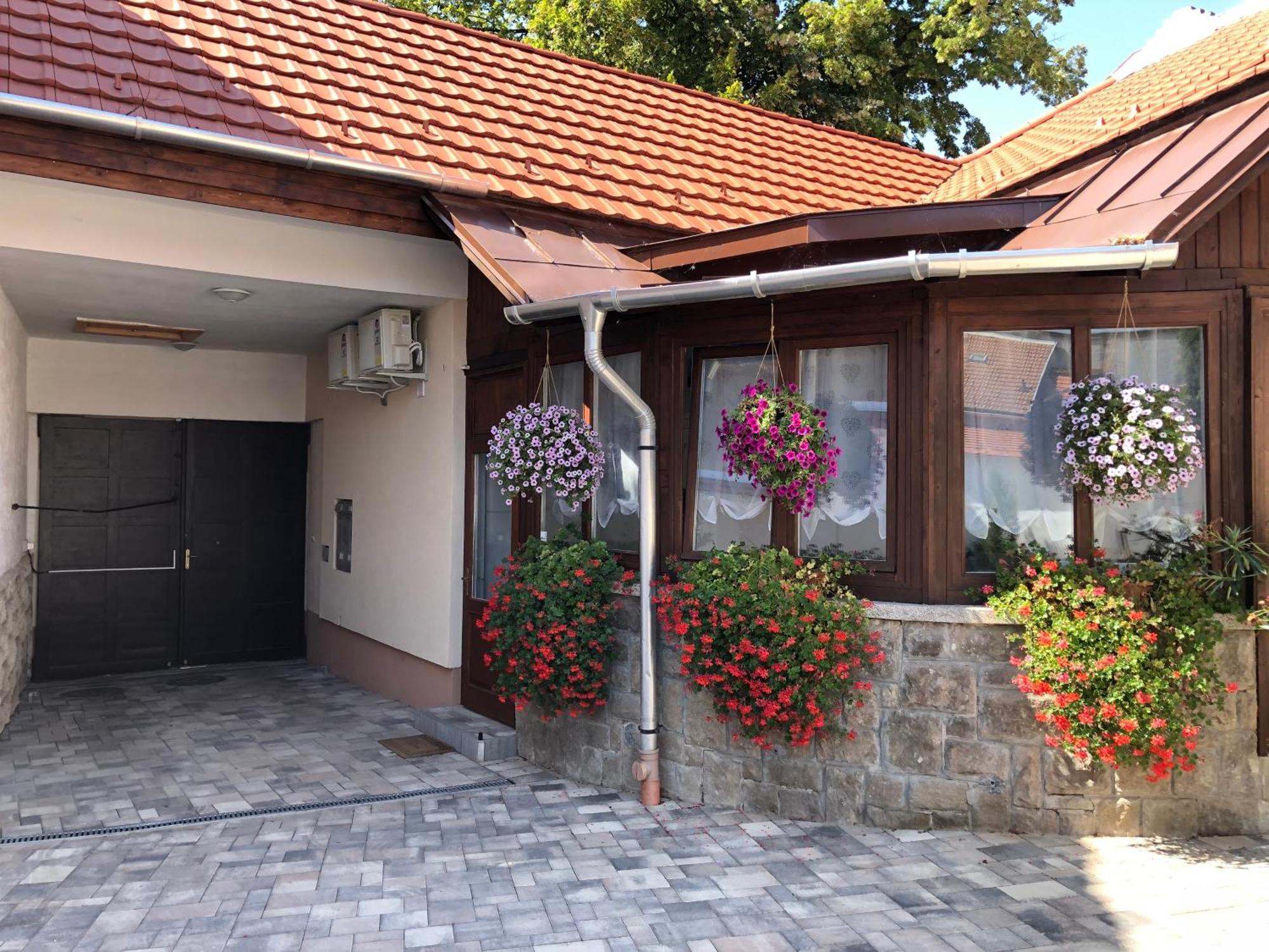 Illa Apartments Eger Ngoại thất bức ảnh